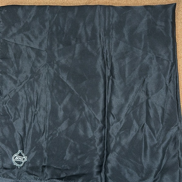 Men’s NHL silk scarf black with Chevron print square - Picture 5 of 8